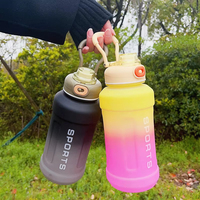 Bouteille d'eau en plastique de 500 ml avec paille, couvercle à vis, poignée de transport portable, motif dessin animé, pour enfants, idéale pour les voyages