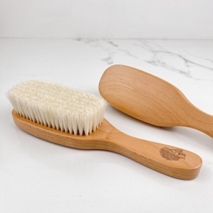 Brosse à cheveux démêlante antistatique en bois de hêtre de haute qualité avec long manche et poils de chèvre pour usage domestique - Product Image 4