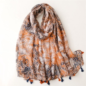 Nouveau dames jaune fleur florale imprimé Viscose Voile écharpe Hijab avec gland crème solaire coton sentiment écharpes châles de plage - Product Image 6