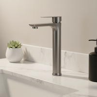 Robinet de lavabo moderne à poignée unique en acier inoxydable brossé, idéal pour les hôtels et appartements