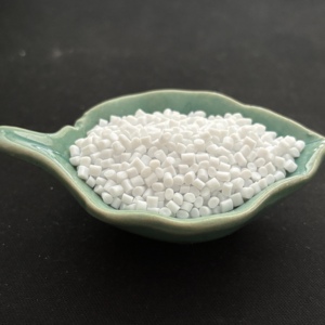 Pet flocons recyclés en résine PET polyéthylène téréphtalate transparent matières premières en plastique PET - Product Image 1