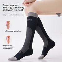 Chaussettes de compression sportives professionnelles sans couture en nylon pour femmes, idéales pour la randonnée, la course à pied, le marathon, le cyclisme, et absorbant les chocs.