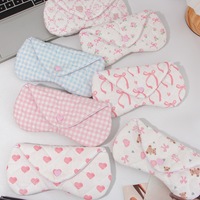 Étui à lunettes rembourré en tissu fait main style Ins, pochette de rangement en forme de cœur, étui à lunettes de niche en forme de cœur