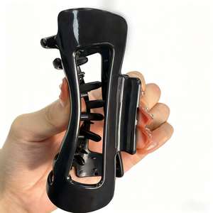 مشبك شعر نسائي كبير الحجم من السيليكون الناعم على شكل سمكة قرش، مشبك شعر بلاستيكي فاخر بتصميم مصقول، مقطوع بمهارة - Product Image 5