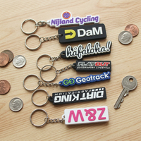 Porte-clés en PVC à faible MOQ, personnalisez votre marque, porte-clés en caoutchouc souple 2D avec lettres en PVC pour cadeaux publicitaires d'entreprise, porte-clés non toxique
