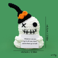 Vente en gros OEM Personnalisé Poupée fantôme d'Halloween au crochet, Amigurumi fantôme positif tricoté à la main avec chapeau de sorcière et carte de message amusante