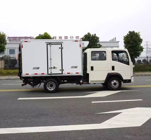 Le camion frigorifique Sinotruk 4x2 est adapté au <span class=keywords><strong>transport</strong></span> en chaîne du froid <span class=keywords><strong>d</strong></span>'aliments congelés, de fruits et de produits pharmaceutiques. - Product Image 6