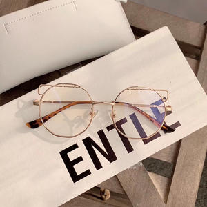 กรอบแว่นตาโลหะทรงไม่สมมาตร ดีไซน์ทันสมัย เลนส์ AC ป้องกันรังสียูวีและแสงสีฟ้า รุ่น M1 788 สำหรับทุกเพศ - Product Image 5