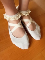Chaussettes de sport pour femmes avec logo personnalisé OEM, étiquette, antibactériennes, antidérapantes, pour la gym, le fitness, le yoga, le pilates, en coton, avec grip antidérapant