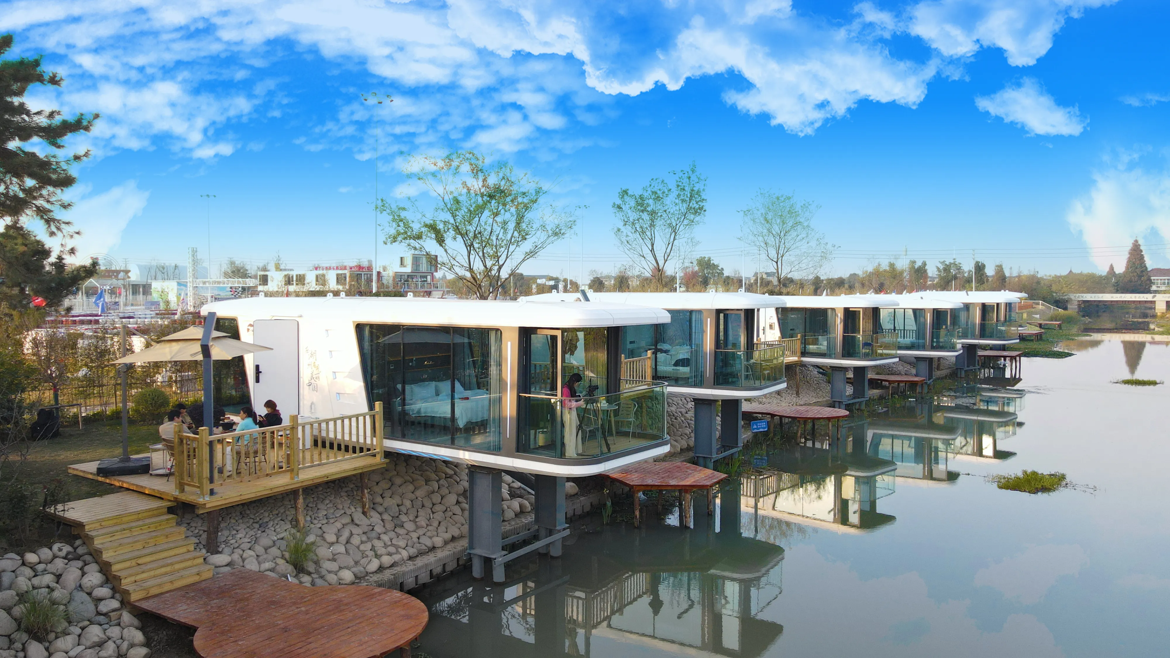 Güneş enerjisi ile 2024 yüksek kalite plaj villa cep prefabrik uzay kapsülü houseOffice prefabrik ev