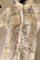 Robe d'été élégante pour femme, coupe midi trapèze, col rabattu, manches courtes, boutons en strass, ceinture à la taille, robe en dentelle avec débardeur intégré