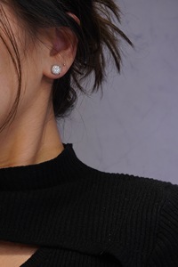 Pendientes redondos y delicados de diamante Natural para mujer, tachuelas de oro blanco sólido de 18K, joyería de moda completa para el lóbulo de la oreja, 0.66ct - Product Image 6