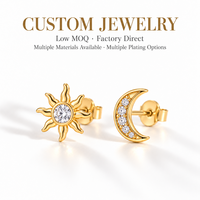Boucles d'oreilles clous asymétriques Mosen personnalisées plaquées or, motif soleil et croissant de lune, avec zircon cubique céleste – Fabricant OEM ODM