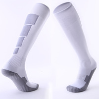 Personnalisé en gros chaussettes sans pieds football adulte antidérapant sur le genou chaussette de football épaisse éponge anti-dérapant chaussette de football