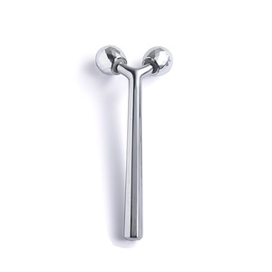 Rodillo de Masaje Facial en Forma de V 3D, Mini Rodillo de Masaje sin Metal para Ojos y Rostro - Product Image 1