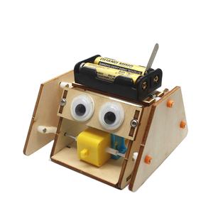 หุ่นยนต์สามเหลี่ยมไม้การผลิตขนาดเล็กวิทยาศาสตร์และเทคโนโลยีงานฝีมือสำหรับนักเรียนระดับประถมศึกษาและมัธยมศึกษา - Product Image 1