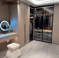 Conception de dressing moderne et luxueux sur mesure avec organisation fonctionnelle pour projets résidentiels haut de gamme