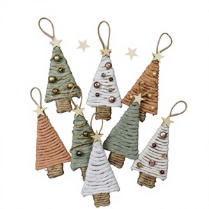 Décoration de Noël en macramé en forme d'étoile en corde de coton légère faite à la main, personnalisable pour la maison et les fêtes - Product Image 1