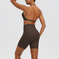 Soutien-gorge de yoga uni brossé à col halter et dos en V amincissant, et short de sport taille haute à séchage rapide pour la course et l'entraînement, pour femme