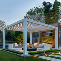 Pergola bioclimatique en aluminium à lames orientables électriques, avec toit motorisé intelligent, pour une utilisation toute l'année en extérieur.