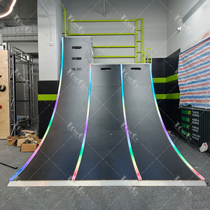 Equipo de Pista de Obstáculos Ninja Warrior con Pared Curva Iluminada con LED Personalizada para Spartan Race OCR, Gimnasio Comercial y Área de Juegos - Product Image 1