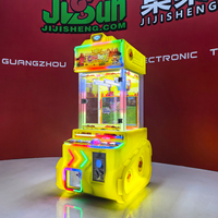 Distributeurs automatiques de capsules, machines gashapon et flippers, bornes d'arcade à pièces et machines à jouets Gachapeng.