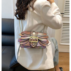 Petit sac à bandoulière carré à chaîne rétro de créateur Petit sac à papillon tendance Pochette en cuir PU Sac cadeau de soirée - Product Image 2