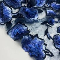 Tissu tricoté à paillettes dégradées bleues avec broderie de fleurs moyennes, maille 100% polyester unie pour mariage, textile de maison, chaussures et sacs pour filles