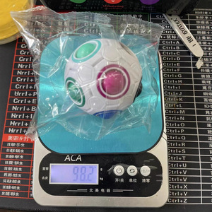 Cubo Antiestrés de Alta Calidad, Juguete Sensorial con 12 Agujeros, Bola Mágica Arcoíris, Rompecabezas de Plástico para Niños, Juego de Fútbol de Dedos - Product Image 5
