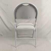 Portable Cuir Beige Rembourré Chaise Pliante En Gros Hôtel En Plein Air Événements De Mariage Cadre En Métal Chaises Pliables avec Poignée
