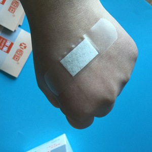 Hengdi Band-Aid - Parche hemostático impermeable y transpirable de 72 mm x 19 mm para el cuidado de heridas, paquete de 5 - Product Image 3