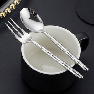 Ensemble de couverts réutilisables en acier inoxydable 18/10 de qualité supérieure, poli miroir, design martelé, cuillère, fourchette, pour mariages, banquets, événements - Product Image 2