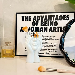 Vase en céramique en forme de visage, blanc et noir, rangement de bureau pour articles divers - Product Image 3