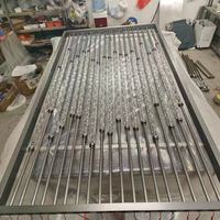 Cloison de séparation en verre ondulé imperméable sur mesure avec cadre métallique et panneau acrylique lumineux pour restaurant, zone VIP et entrée de villa