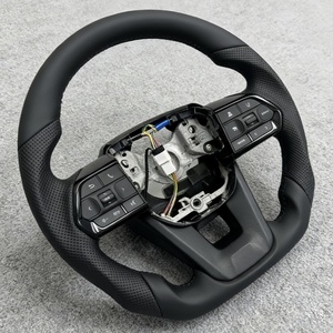 Volante Deportivo en Oferta, Apto para Toyota LC300, con Patrón de Fibra de Carbono y Cuero Perforado - Product Image 3