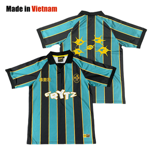 เสื้อฟุตบอลลายทางคลาสสิกเสื้อฟุตบอลผ้าโพลีเอสเตอร์ระบายอากาศแห้งเร็วแบบกำหนดเอง - Product Image 1