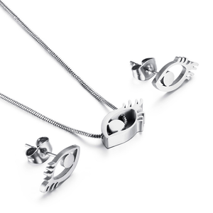 Conjunto de Joyería Femenina Elegante de Acero Inoxidable: Cadena de Serpiente, Colgante de Ojo Hueco y Pendientes de Pestaña Recortados a Juego - Product Image 1