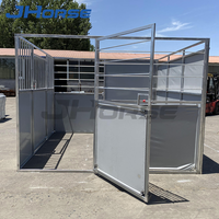 Abri pour chevaux de conception préfabriquée temporaire économique avec panneaux HDPE
