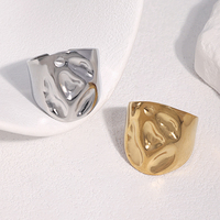 18K vergoldeter Edelstahl, gehämmert, breiter offener, verstellbarer, anlaufgeschützter Statement-Fingerring für Damen – Kunstvoller Alltags-Look