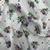 Tissu satiné en polyester à effet soyeux, imprimé numériquement, motif floral et feuilles, écologique, design populaire et tendance, pour filles, directement de l'usine.