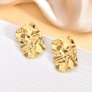 Nouvelles boucles d'oreilles européennes et américaines pour femmes en acier inoxydable 304 électroplaqué, design rétro, haut de gamme, géométriques irrégulières - Product Image 6