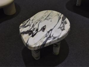 โต๊ะข้างหินอ่อน Calacatta Viola หรูหราจาก UnionStone ขอบหินธรรมชาติ ออกแบบตามสั่งสำหรับห้องนั่งเล่น พร้อมรูปทรงไม่สมมาตรที่เป็นเอกลักษณ์ - Product Image 5
