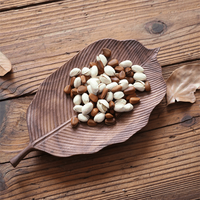 Onregelmatig gevormd dienblad van zwart walnoot massief hout voor kaas, groenten en fruit
