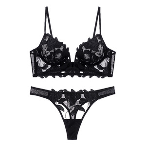 Set di Lingerie Trasparente in Pizzo per Donne, Sexy Set Reggiseno Ricamato Francese con Sostegno a V Profondo e Perizoma Sexy - Product Image 6
