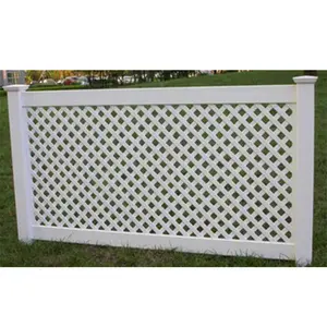 白色廉价倾斜格子聚氯乙烯围栏，用于花园围栏、格子和大门