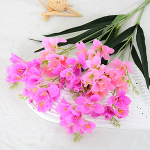 Fleur artificielle de freesia en PVC, idéale pour la décoration de mariage, la maison et les accessoires de photographie en extérieur - Product Image 3