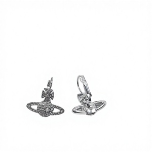 Boucles d'oreilles pour femmes en pierre naturelle Saturne, style classique, entièrement serties de diamants, en matériau autre que le diamant, fabriquées par Vivian West Queen Mother Grace, luxe léger - Product Image 3