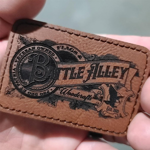 Fabricante Mayorista de Gorros Personalizados en Color Marrón y Negro con Parche de Cuero con Logotipo Personalizado Grabado con Láser - Product Image 2