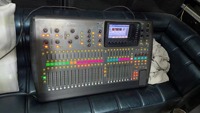 Console de Mixage Numérique Professionnelle FS d'Occasion 32 Canaux X32 Alimentée pour Musique Metal avec Son Surround et Garantie de 3 Ans