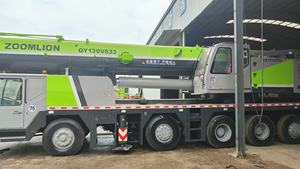 รถเครนเคลื่อนที่มือสอง Zoomlion 130 ตัน รถบรรทุกก่อสร้างที่จำเป็น 25 ตัน ประหยัดน้ำมัน พร้อมมอเตอร์เกียร์ ปั๊ม และแบริ่งเครื่องยนต์ - Product Image 3